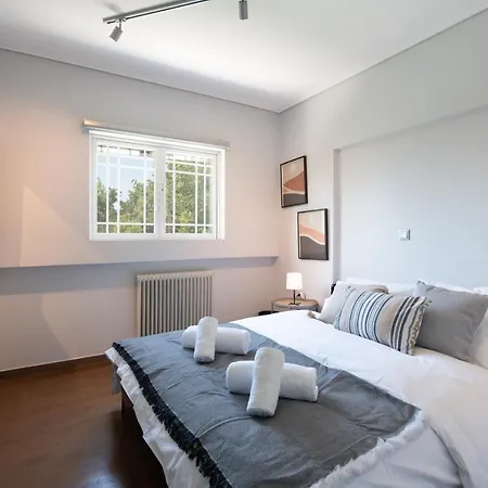 Seaside 2 Bedrooms In Glyfada