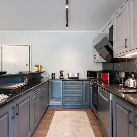 Seaside 2 Bedrooms In Glyfada *