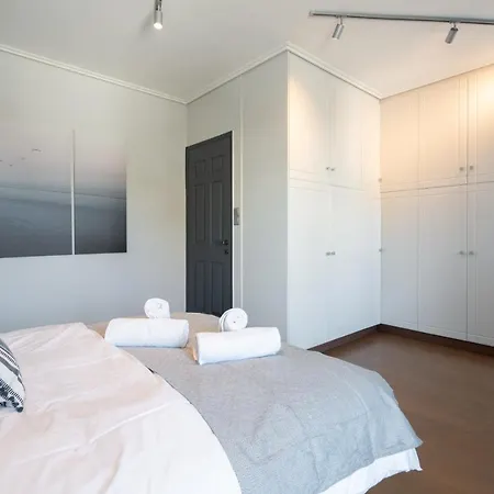 Seaside 2 Bedrooms In Glyfada