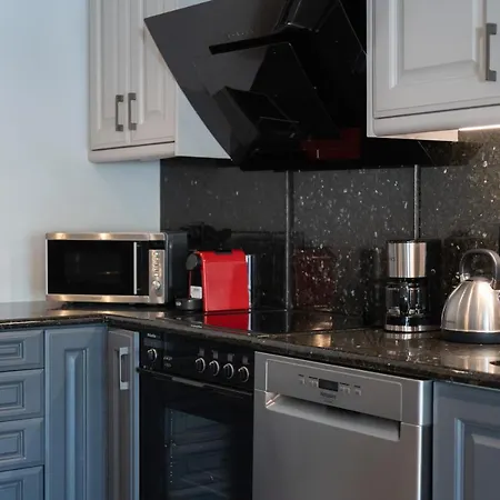 Seaside 2 Bedrooms In Glyfada 아파트 *