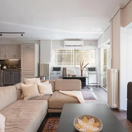 Seaside 2 Bedrooms In Glyfada 아테네