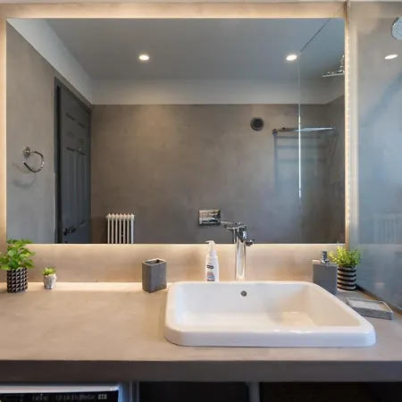 Seaside 2 Bedrooms In Glyfada * 아테네